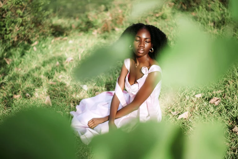 The image displays a stylish woman who thinks about how to style clothes and outfits. Copyright Deji Prince/Pexels.